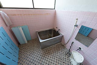 Abandoned Love Hotel Touge Proprietor's Bathroom