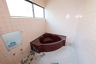 Abandoned Love Hotel Touge Bathroom