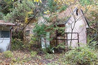 Abandoned Love Hotel Crown Cottage