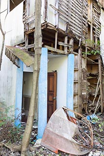 Abandoned Love Hotel Don Quixote Decaying Cottage